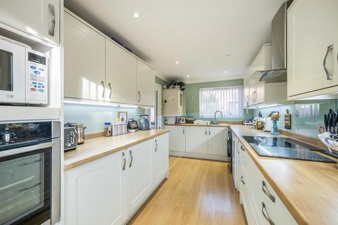 4 bedroom house for sale, Avon Court, Andover