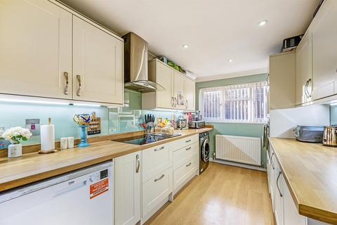 4 bedroom house for sale, Avon Court, Andover