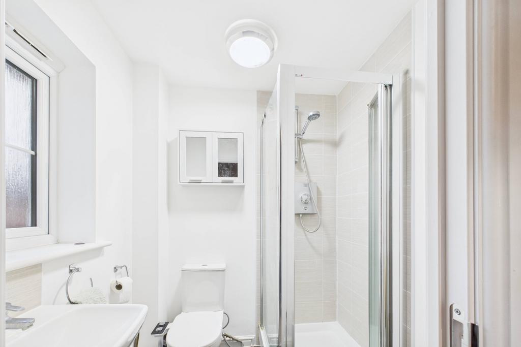A good size ensuite with window off the main bedro