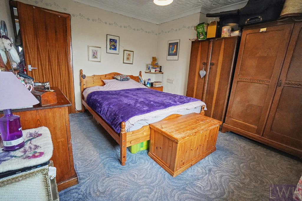 Front Bedroom (1)