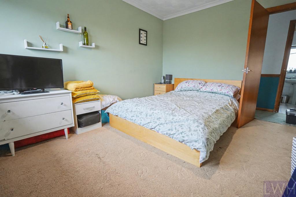 Front Bedroom (2)