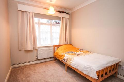 2 bedroom flat for sale, West Street, Epsom KT17