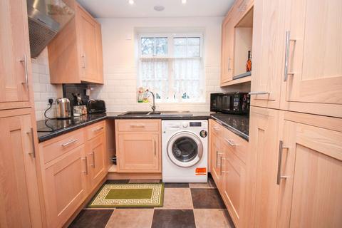 2 bedroom flat for sale, West Street, Epsom KT17