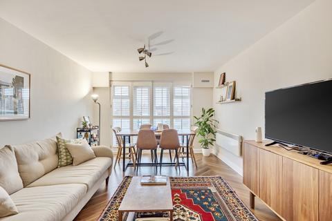 2 bedroom flat for sale, Goldsworth Road, Woking, Surrey, GU21