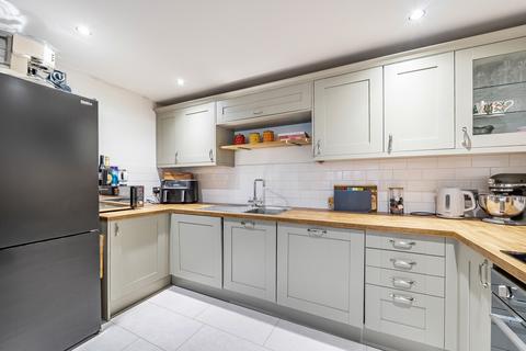 2 bedroom flat for sale, Goldsworth Road, Woking, Surrey, GU21