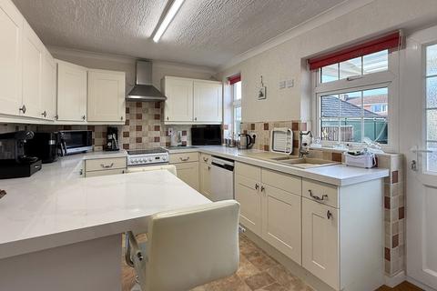 3 bedroom detached house for sale, Balmoral Road, Trowbridge
