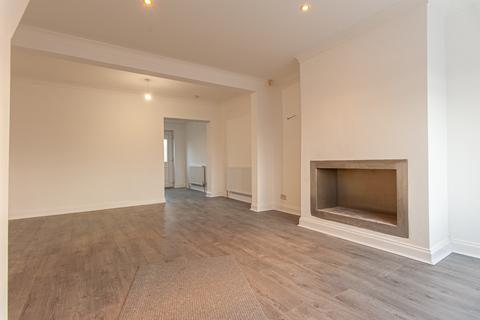 2 bedroom terraced house to rent, National Avenue, Hull HU5