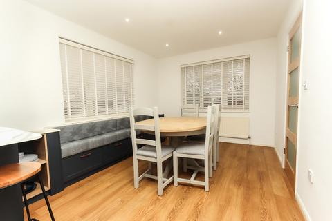 4 bedroom detached house for sale, Cross Road, Wellingborough NN8