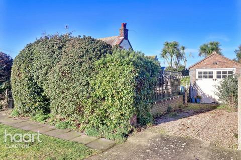 4 bedroom detached house for sale, Merrilees Crescent, Clacton-On-Sea