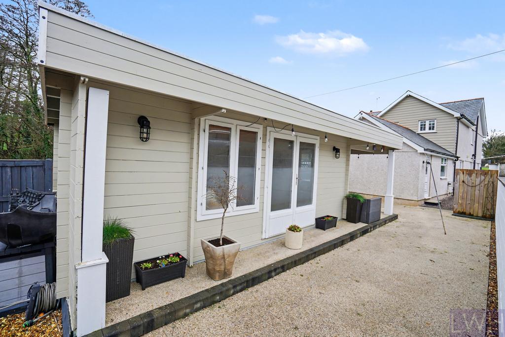 Garden Room &amp; Rear Courtyard