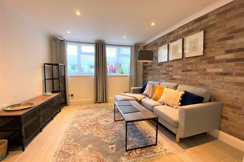1 bedroom ground floor flat to rent, King Street, Chiswick, London