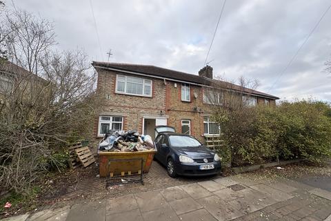 2 bedroom ground floor maisonette to rent, Felixstowe Road, London N9