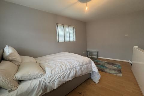 2 bedroom ground floor maisonette to rent, Felixstowe Road, London N9