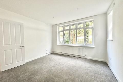 undefined, Worlds End, Woodcote End, Epsom