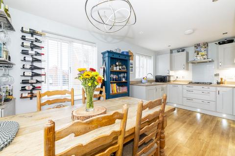 3 bedroom semi-detached house for sale, Wheatsheaf Avenue, Ridgewood, Uckfield