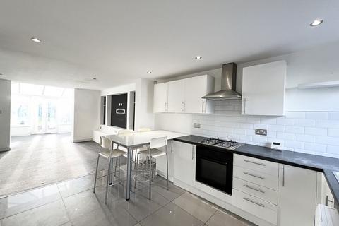 2 bedroom terraced house to rent, Leigh Road, Manchester