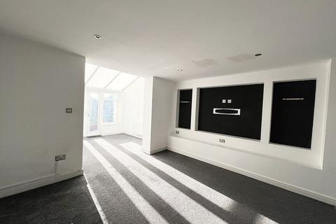 2 bedroom terraced house to rent, Leigh Road, Manchester