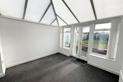 2 bedroom terraced house to rent, Leigh Road, Manchester