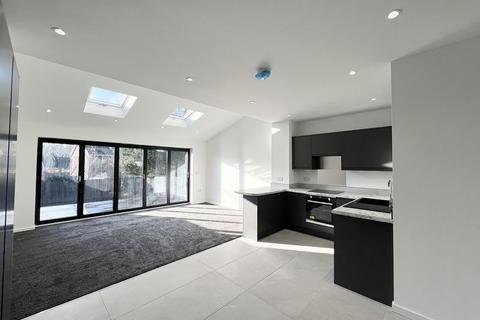 3 bedroom semi-detached house to rent, Manchester Road, Manchester