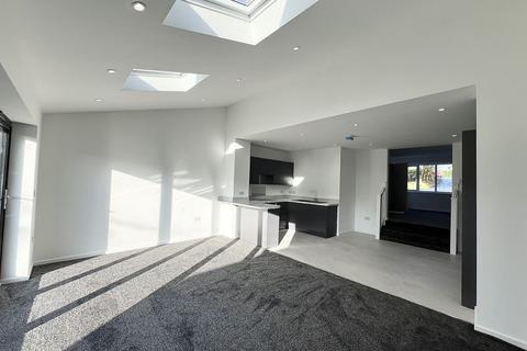 3 bedroom semi-detached house to rent, Manchester Road, Manchester