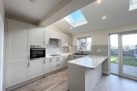 3 bedroom semi-detached house to rent, Rivington Avenue, Manchester