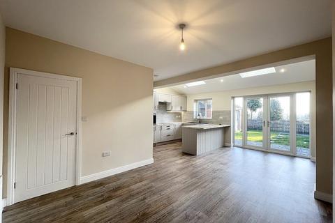 3 bedroom semi-detached house to rent, Rivington Avenue, Manchester