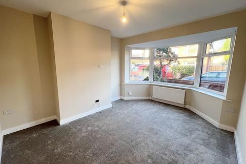3 bedroom semi-detached house to rent, Rivington Avenue, Manchester