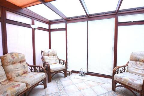 2 bedroom bungalow for sale, Cannonbury Avenue, Pinner