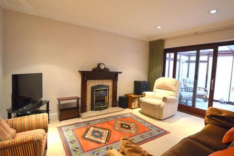 2 bedroom bungalow for sale, Cannonbury Avenue, Pinner