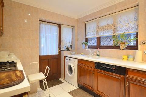 2 bedroom bungalow for sale, Cannonbury Avenue, Pinner