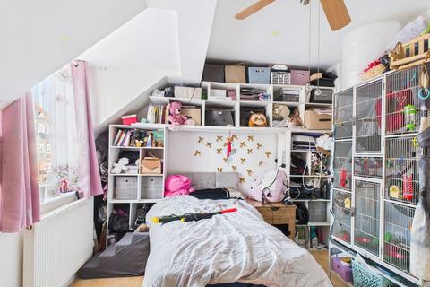 2 bedroom terraced house for sale, Kirkham Road, London