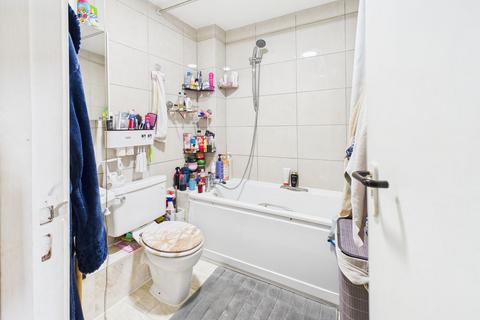 2 bedroom terraced house for sale, Kirkham Road, London