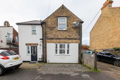 2 bedroom detached house for sale, Woodfield Park Drive, Leigh-On-Sea