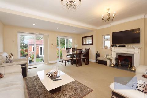 undefined, Tomswood Road, Chigwell IG7