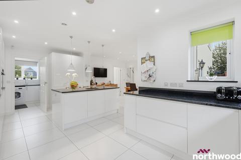4 bedroom detached house for sale, Ingrave Road, Brentwood, CM13