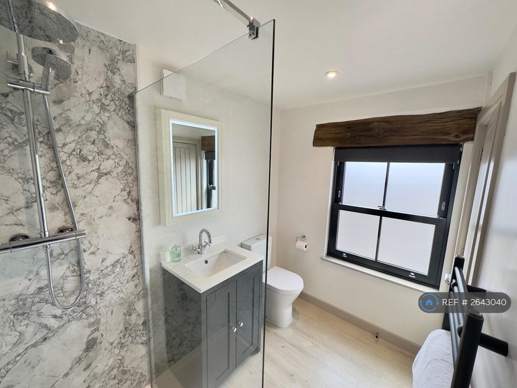 Ensuite In Front Studio