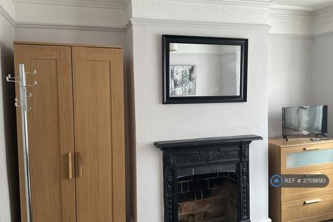 1 bedroom in a house share to rent, Dean Street, Swindon, SN1