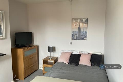 1 bedroom in a house share to rent, Dean Street, Swindon, SN1