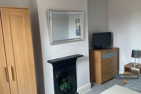 1 bedroom in a house share to rent, Dean Street, Swindon, SN1