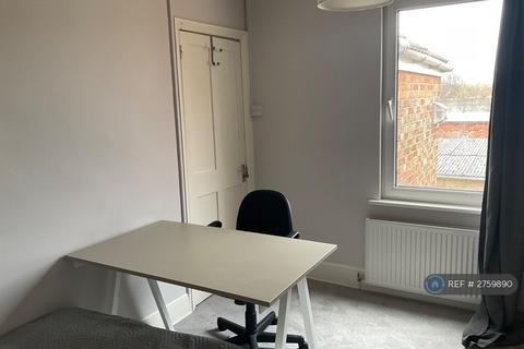 1 bedroom in a house share to rent, Dean Street, Swindon, SN1