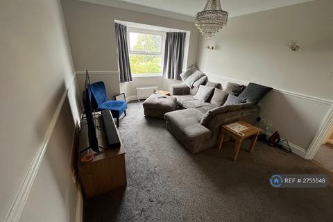 2 bedroom flat to rent, The Rowans, Leigh-On-Sea, SS9