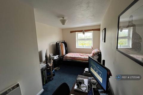 2 bedroom flat to rent, The Rowans, Leigh-On-Sea, SS9