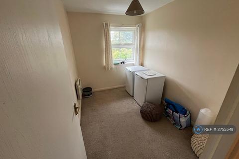 2 bedroom flat to rent, The Rowans, Leigh-On-Sea, SS9