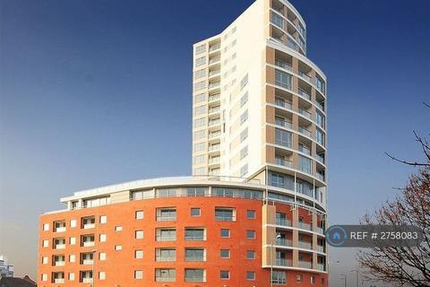 2 bedroom flat to rent, Raphael House, Ilford, IG1