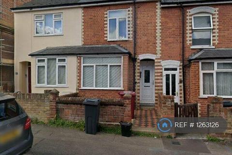 3 bedroom terraced house to rent, Shaftesbury Road, Reading, RG30