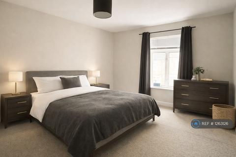 3 bedroom terraced house to rent, Shaftesbury Road, Reading, RG30