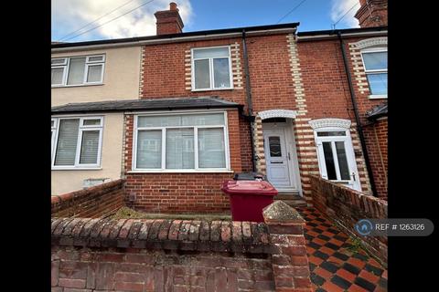 3 bedroom terraced house to rent, Shaftesbury Road, Reading, RG30