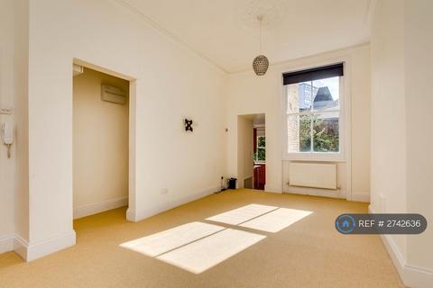 1 bedroom flat to rent, Lurline Gardens, London, SW11