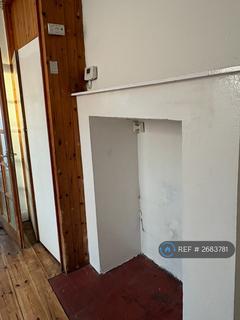 4 bedroom semi-detached house to rent, Hindes Road, Harrow, HA1
