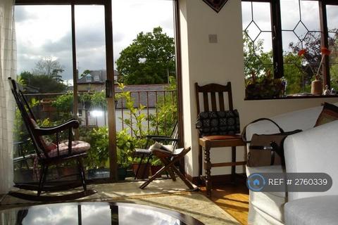 2 bedroom flat to rent, Bycullah Road, Enfield, EN2